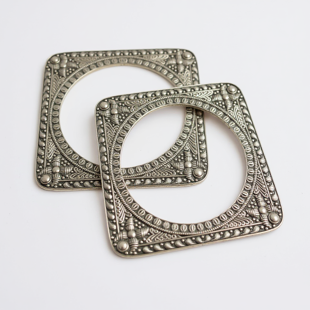 Harem Jaal Temple Pure Brass Oxidized Kada_2