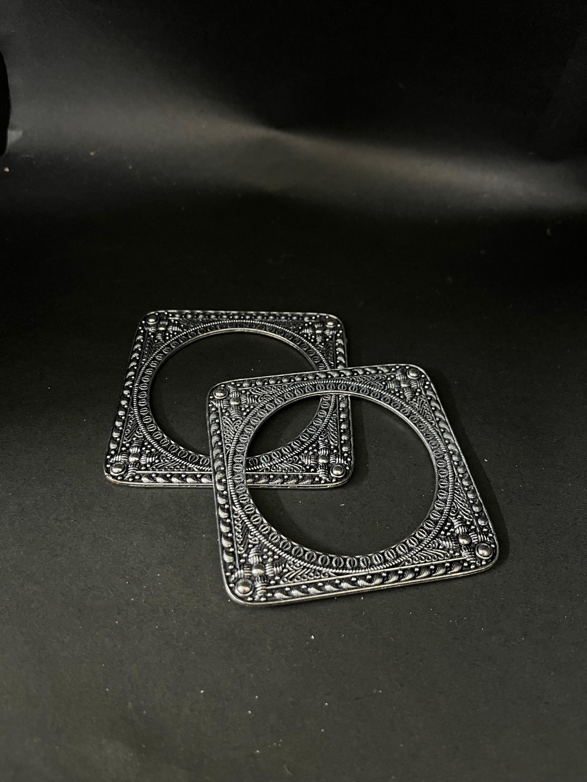 Harem Jaal Temple Pure Brass Oxidized Kada_4