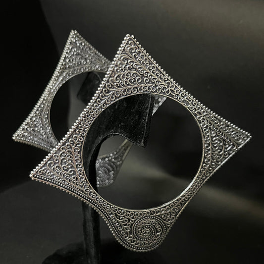 Sheesh Frame Pure Brass Oxidized Kada