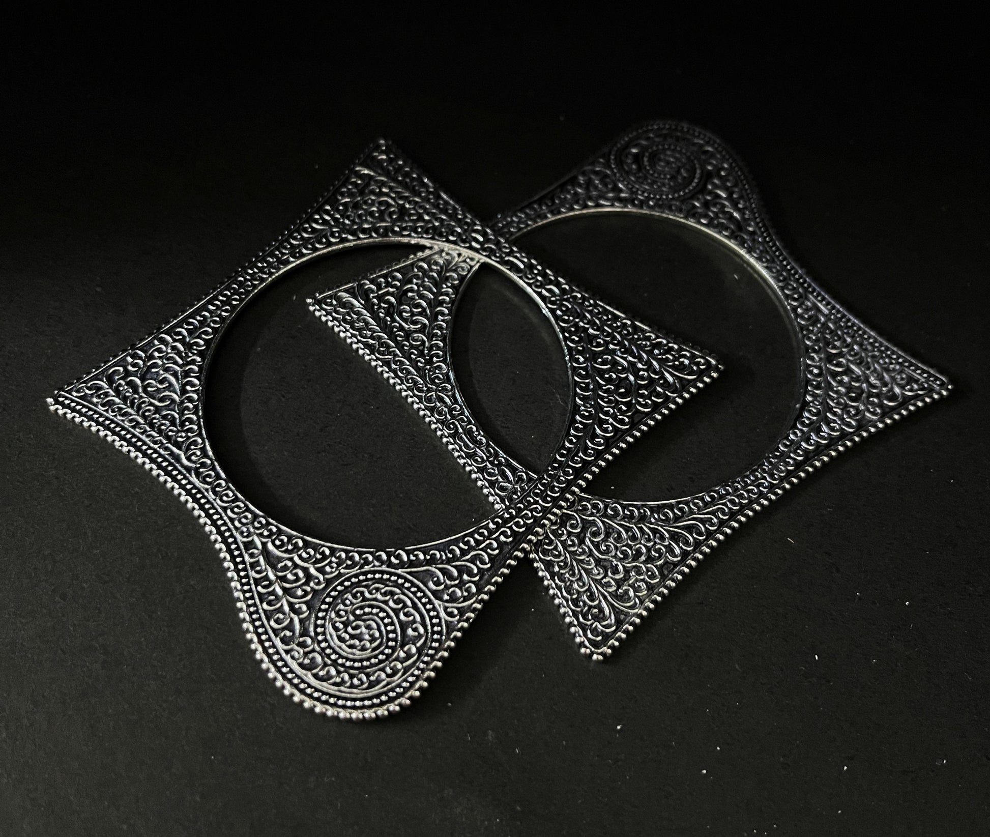 Sheesh Frame Pure Brass Oxidized Kada_5