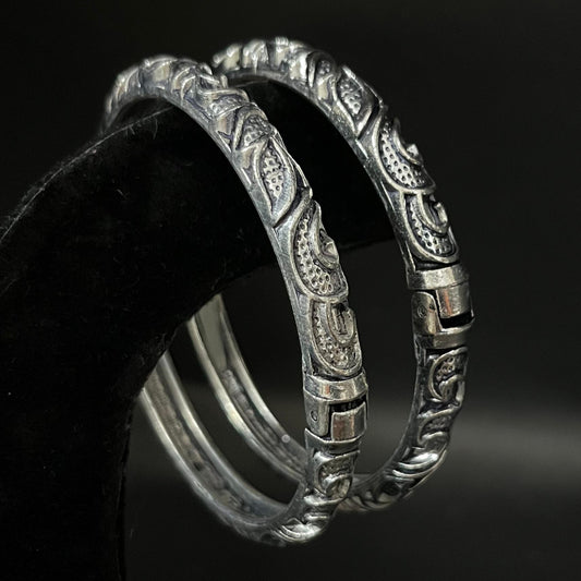 Sultana Scallop Petal Pure Brass Oxidized Kada