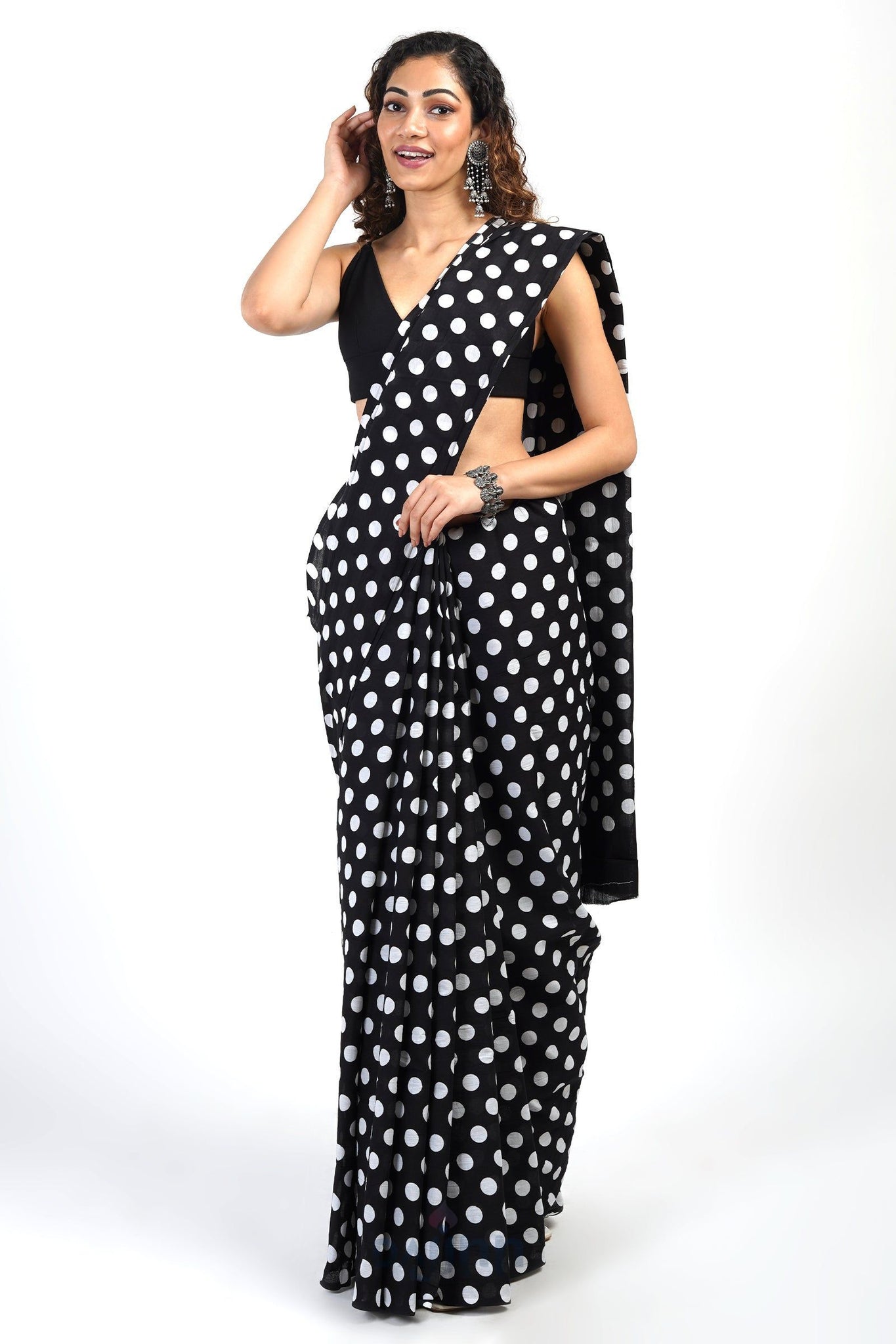 AYSR Boutique Aarika Black and White Cotton Saree With Blouse Piece