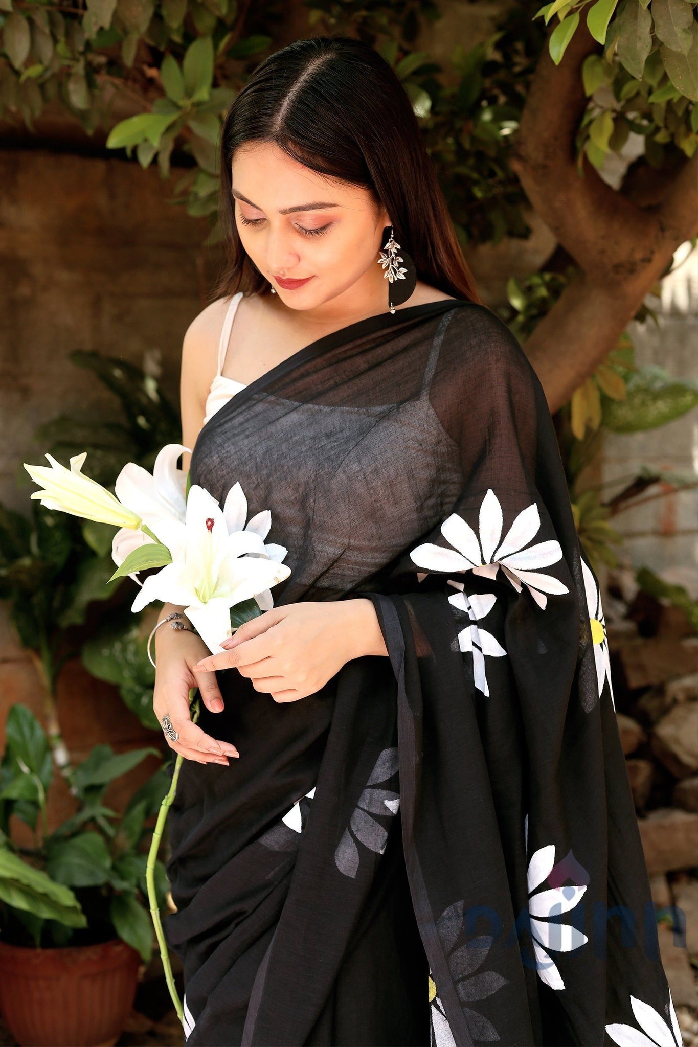 AYSR Boutique Kusuma Black and White Mul Cotton Printed Saree